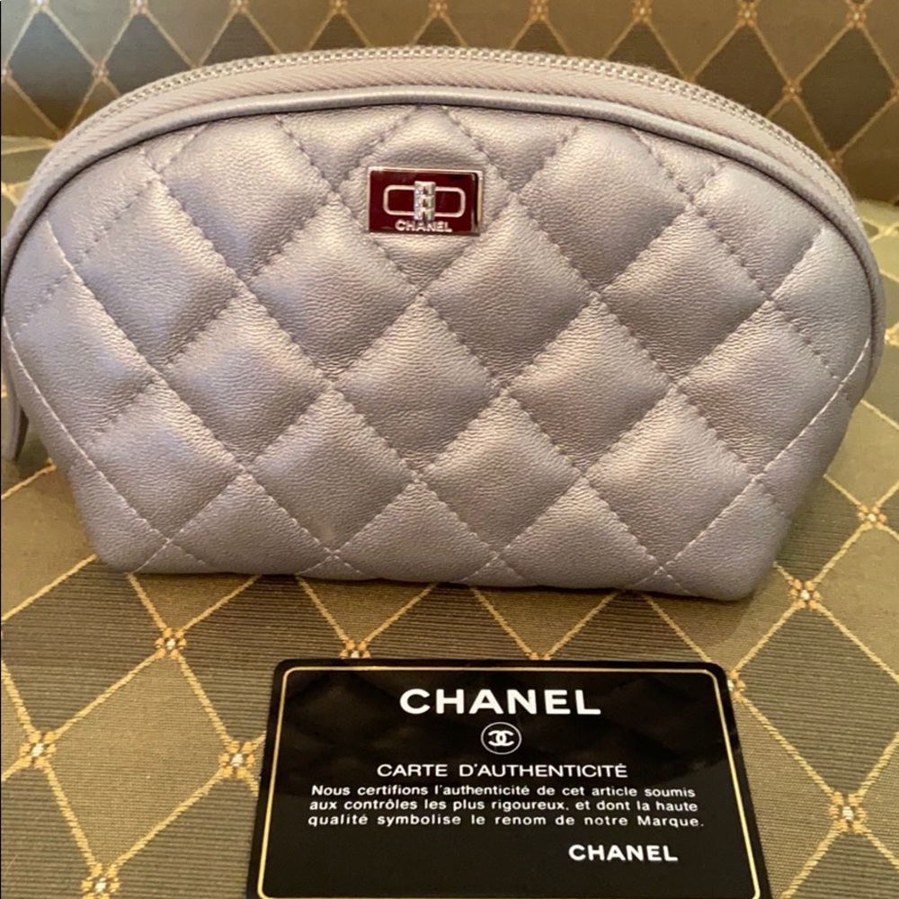 Authentic CHANEL cosmetic case/pouch - Picture 7 of 10